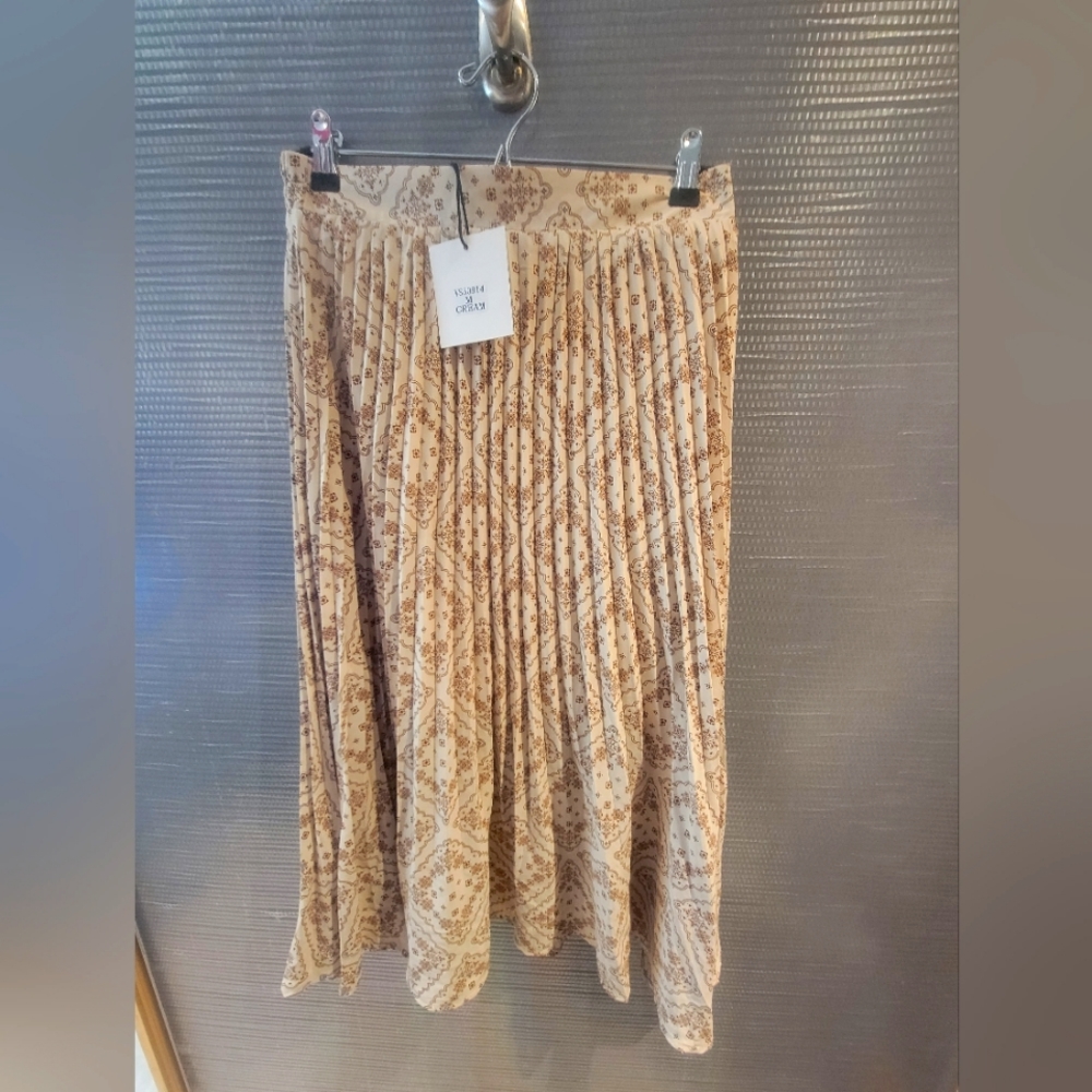 Pleated midi length skirt with boho prints
